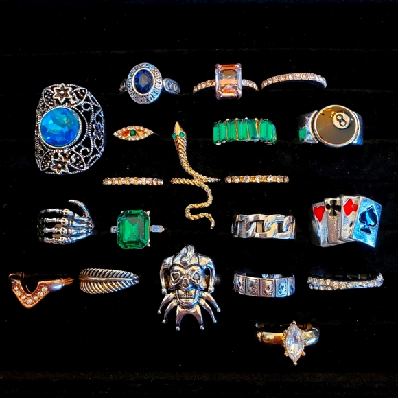 Jewelry - Lot of 20pcs serpent joker etc..fashion rings